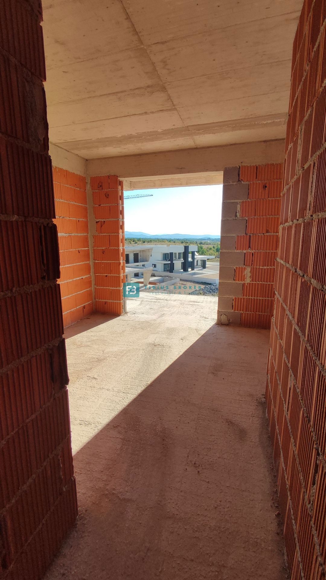 VODICE, novogradnja, 2. nadstropje, pogled na morje, 3 spalnice, 2 parkirni mesti