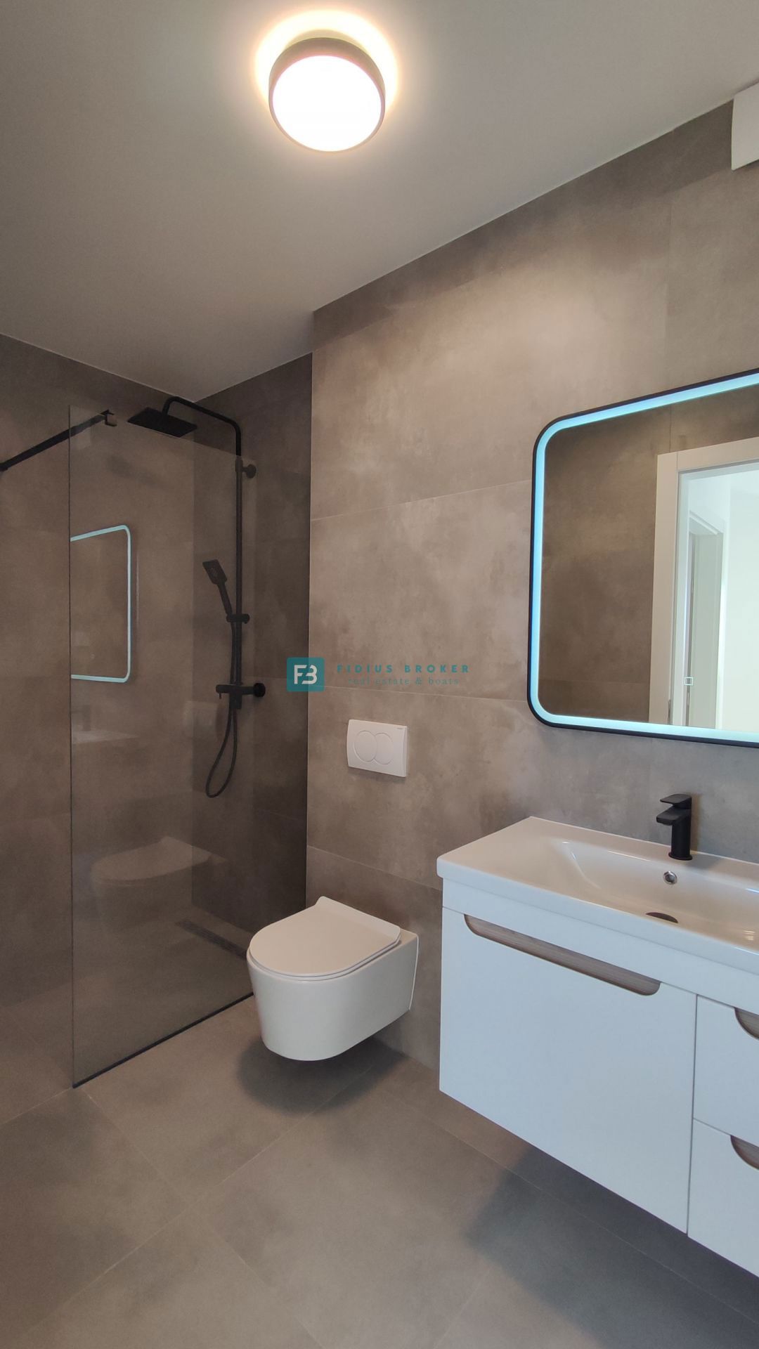 VODICE, novogradnja, dvoetažno stanovanje, vrt 98 m2