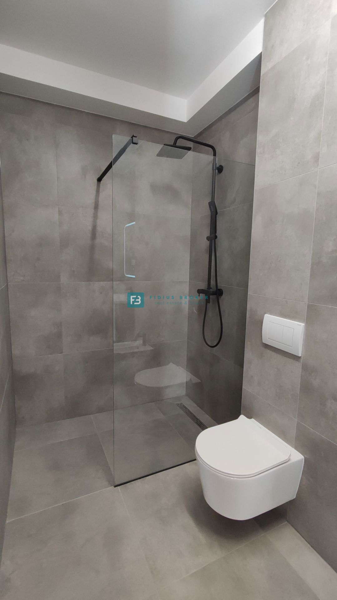 VODICE, novogradnja, dvoetažno stanovanje, vrt 98 m2