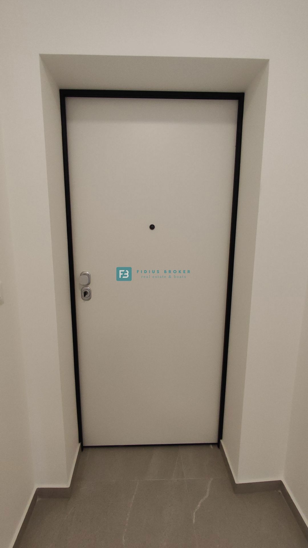 VODICE, novogradnja, dvoetažno stanovanje, vrt 98 m2