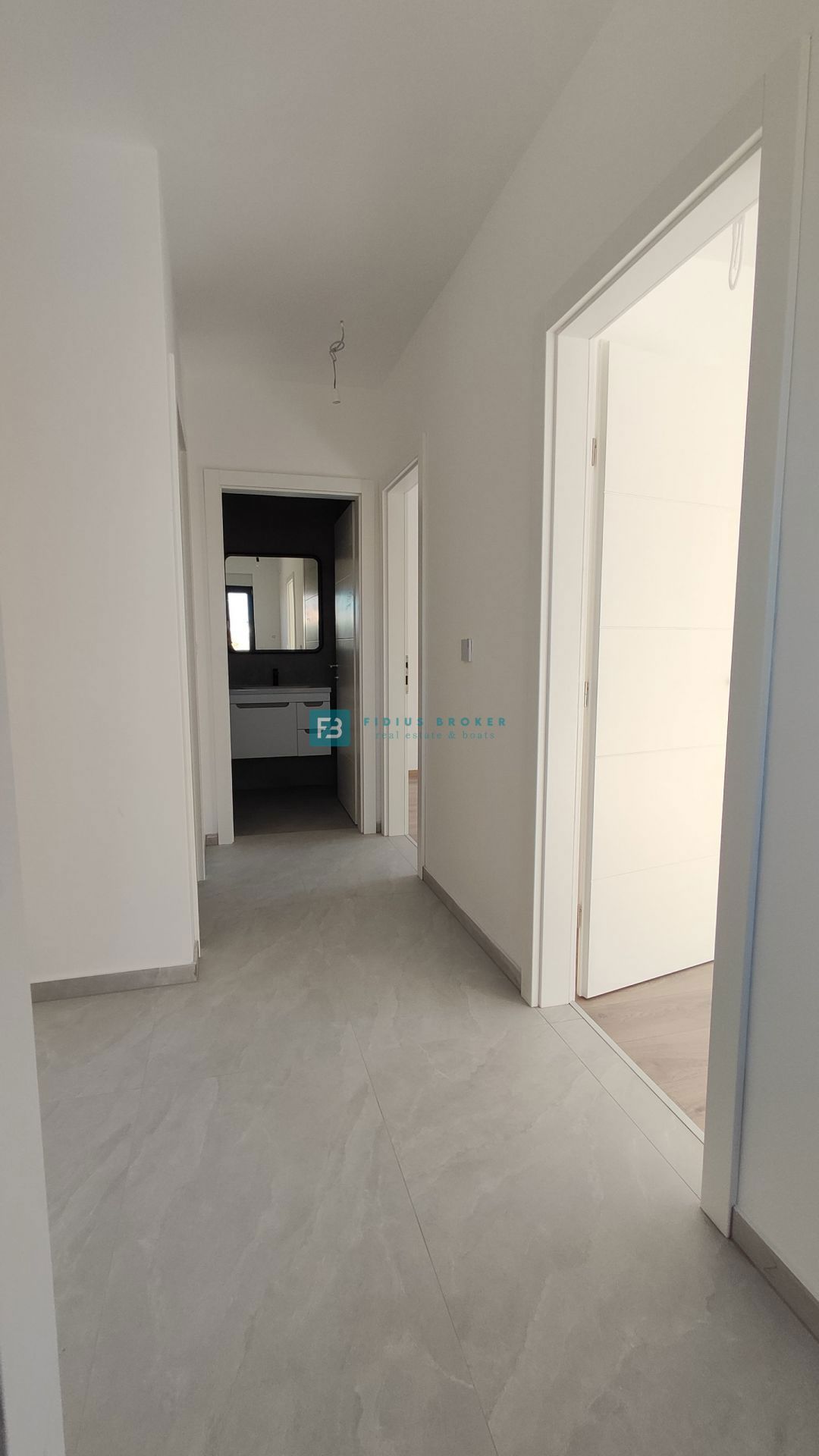 VODICE, novogradnja, dvoetažno stanovanje, vrt 98 m2