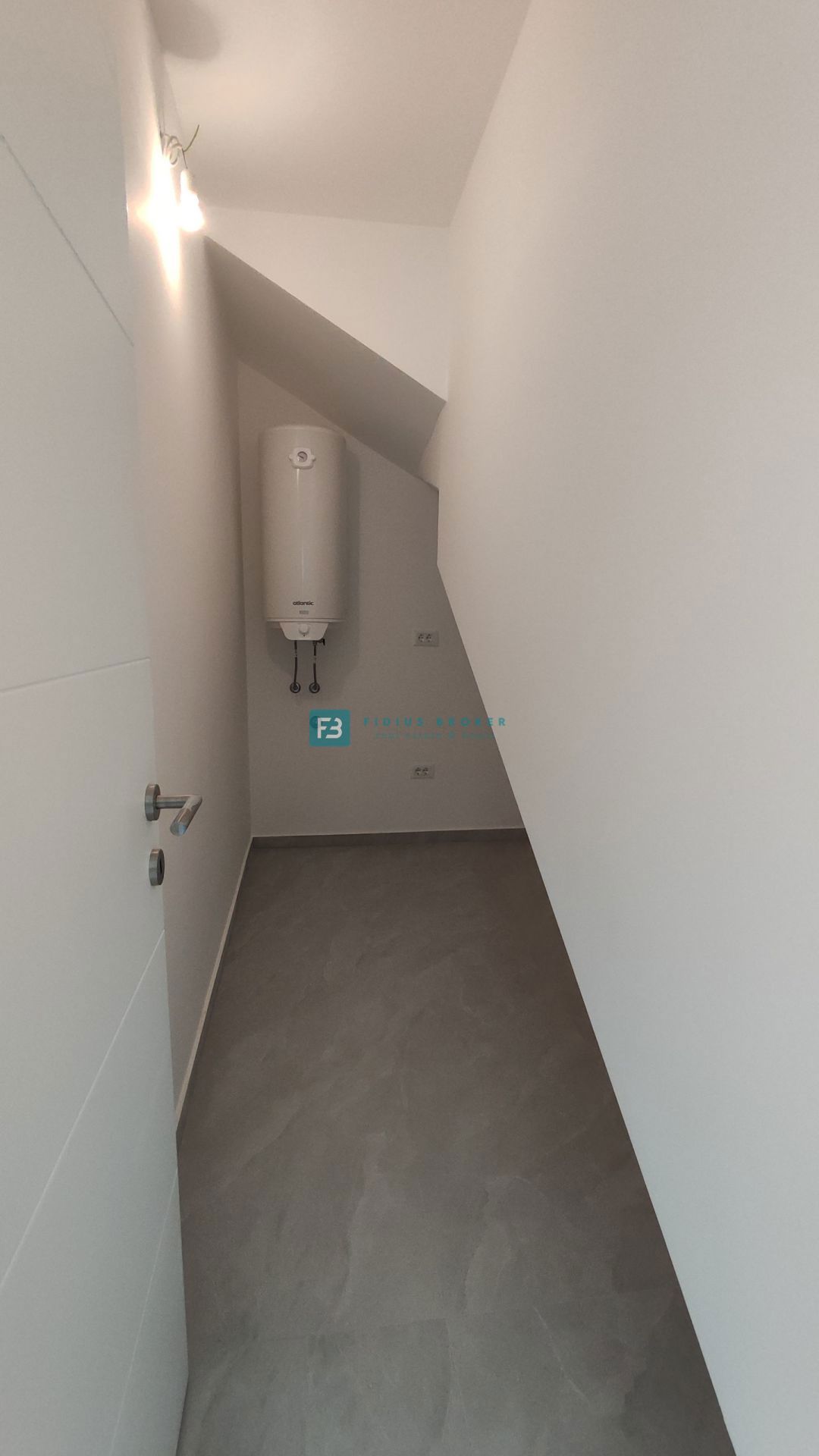 VODICE, novogradnja, dvoetažno stanovanje, vrt 98 m2