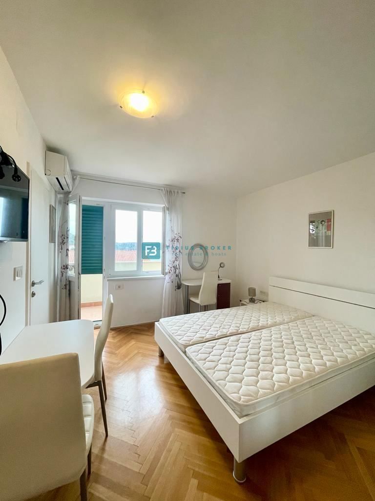 TISNO, samostojna hiša, 70 m od morja, pogled na morje