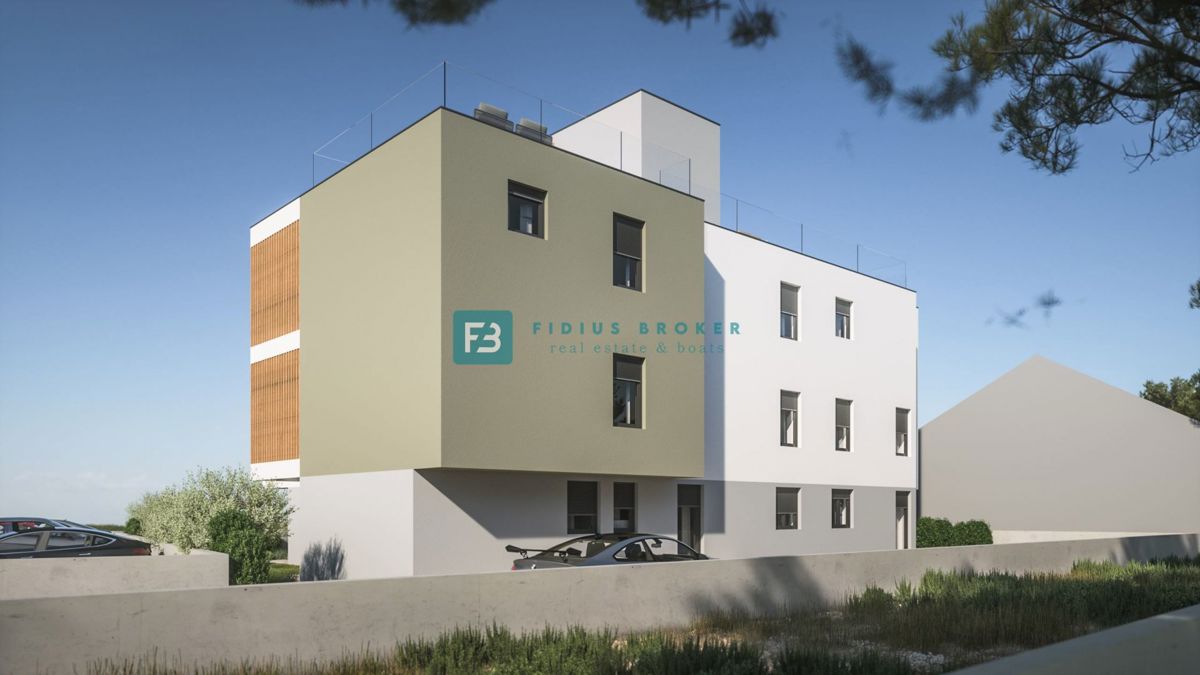 VODICE, novogradnja, pritličje, vrt 140 m2, 650 m do plaže