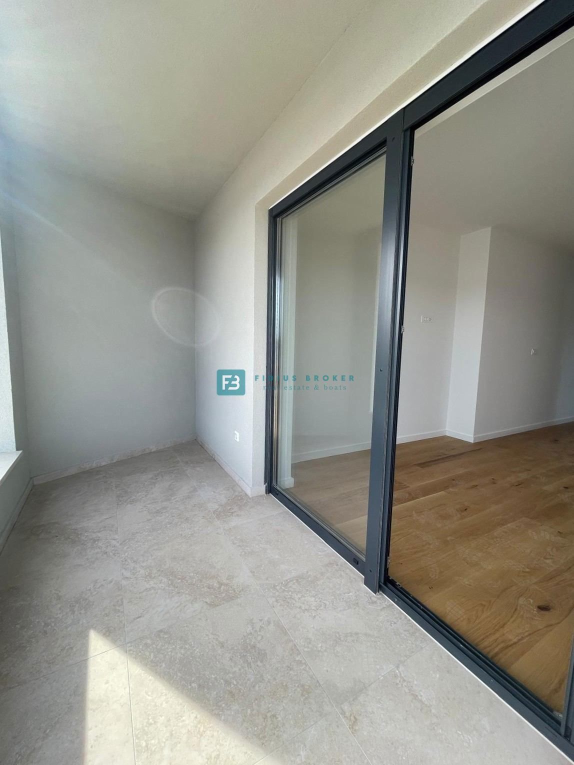 BETINA, nova, luksuzna vila, 150 m od morja, panoramski pogled, bazen, garaža