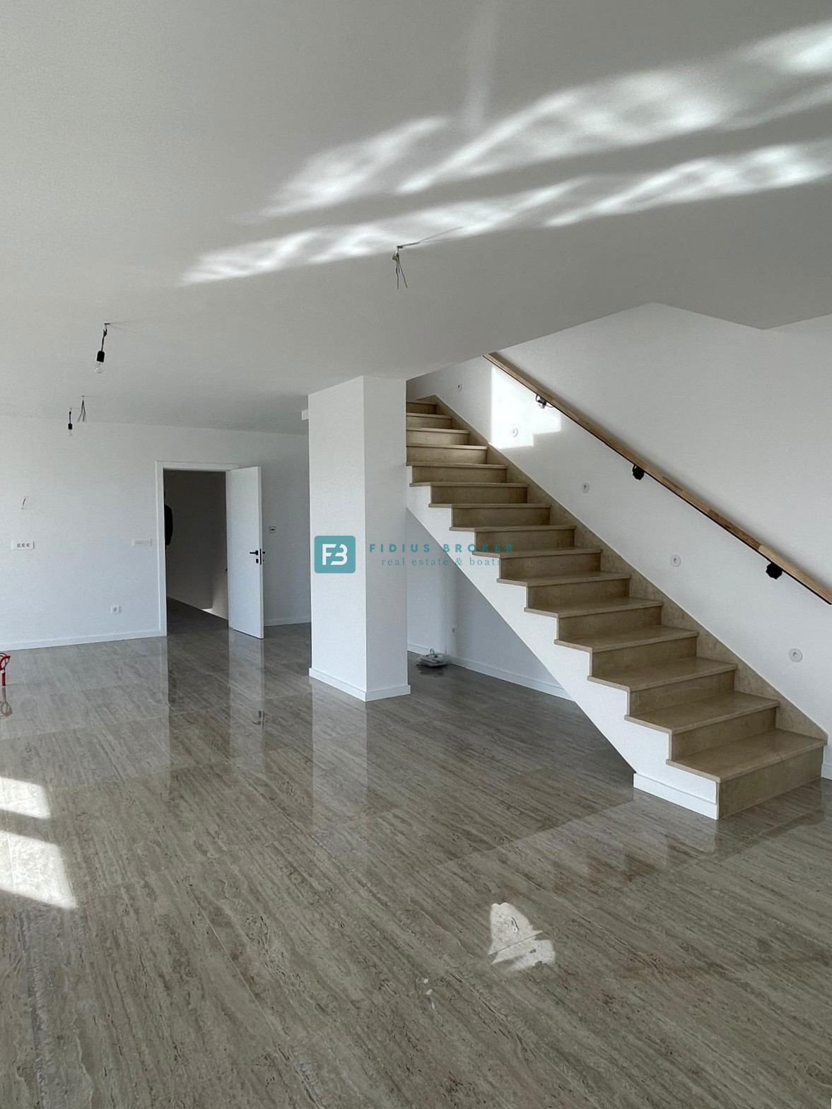 BETINA, nova, luksuzna vila, 150 m od morja, panoramski pogled, bazen, garaža