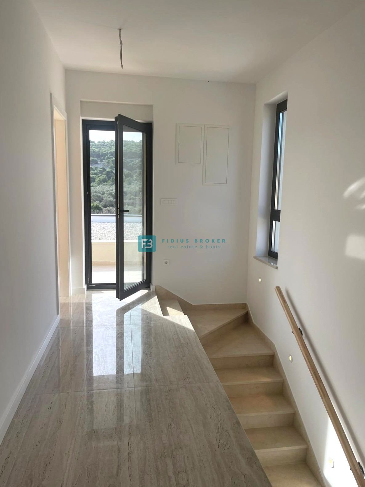 BETINA, nova, luksuzna vila, 150 m od morja, panoramski pogled, bazen, garaža