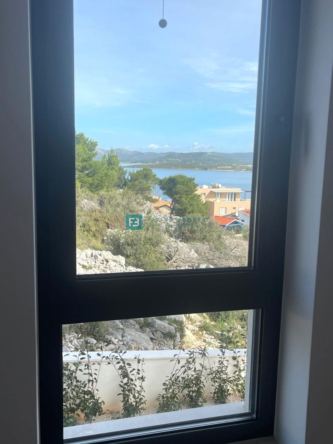 BETINA, nova, luksuzna vila, 150 m od morja, panoramski pogled, bazen, garaža