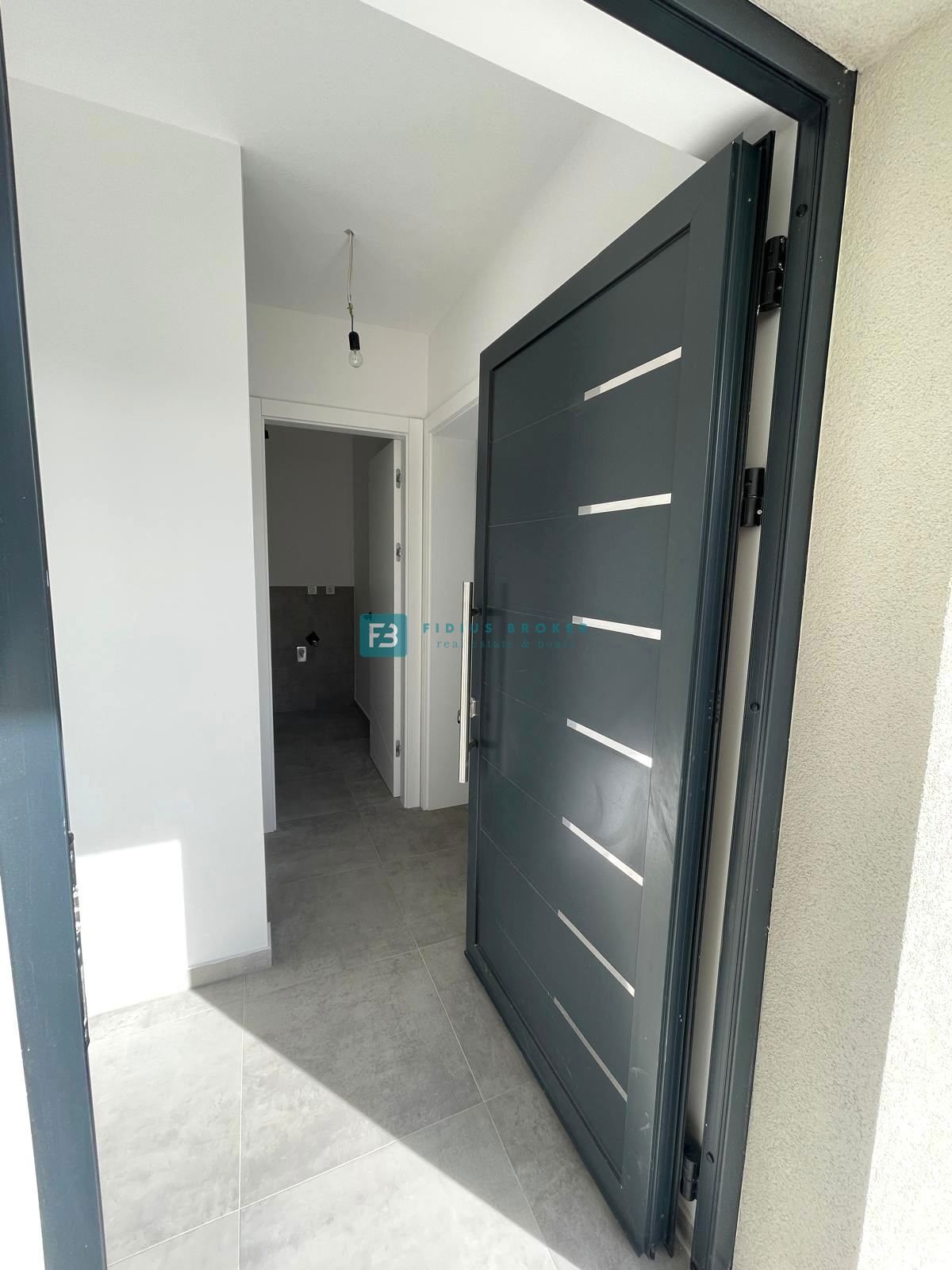 BETINA, nova, luksuzna vila, 150 m od morja, panoramski pogled, bazen, garaža