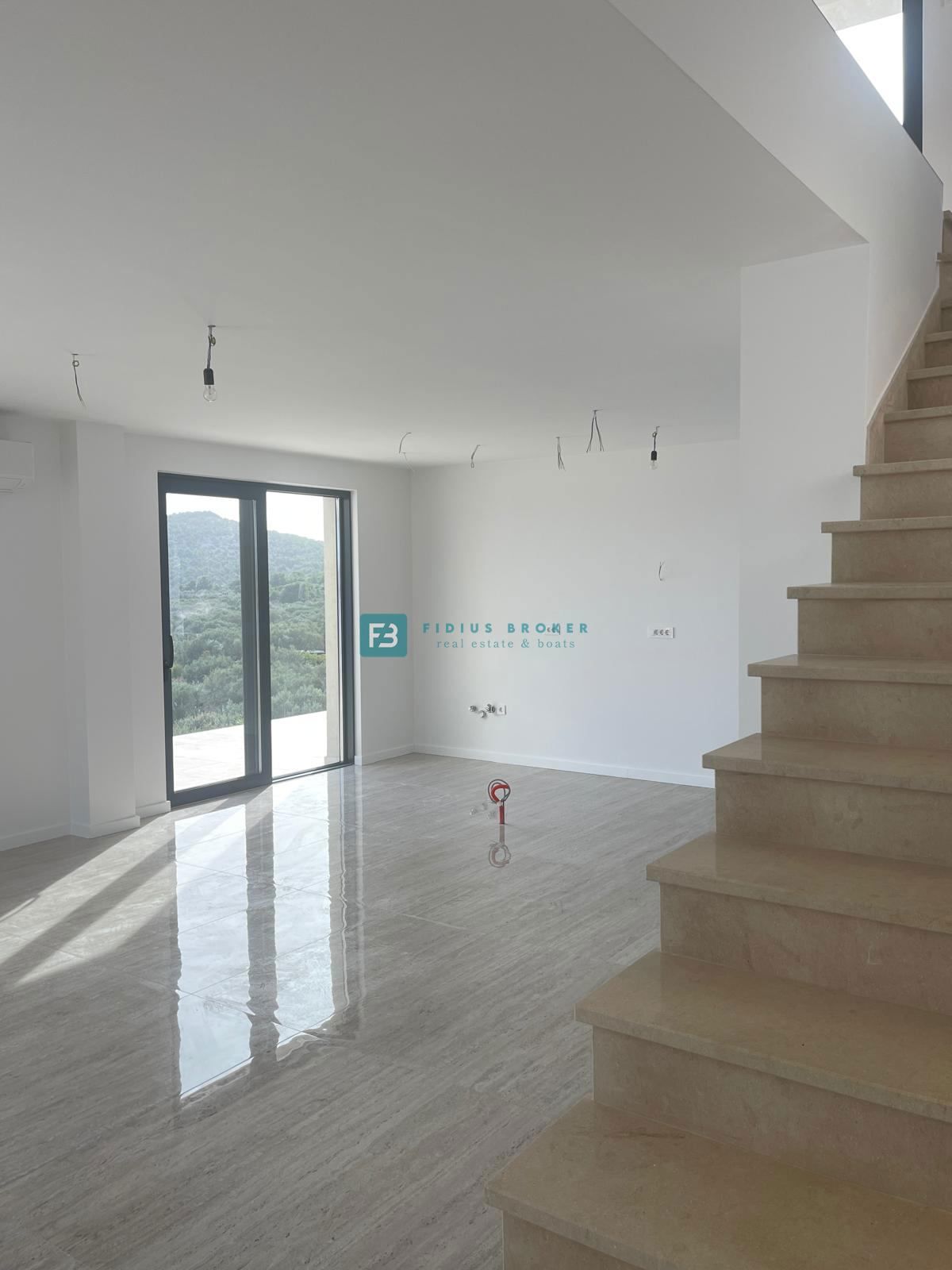 BETINA, nova, luksuzna vila, 150 m od morja, panoramski pogled, bazen, garaža