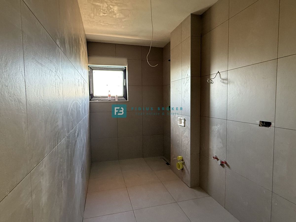 VODICE, novogradnja, moderno stanovanje, terasa, 2 spalnici