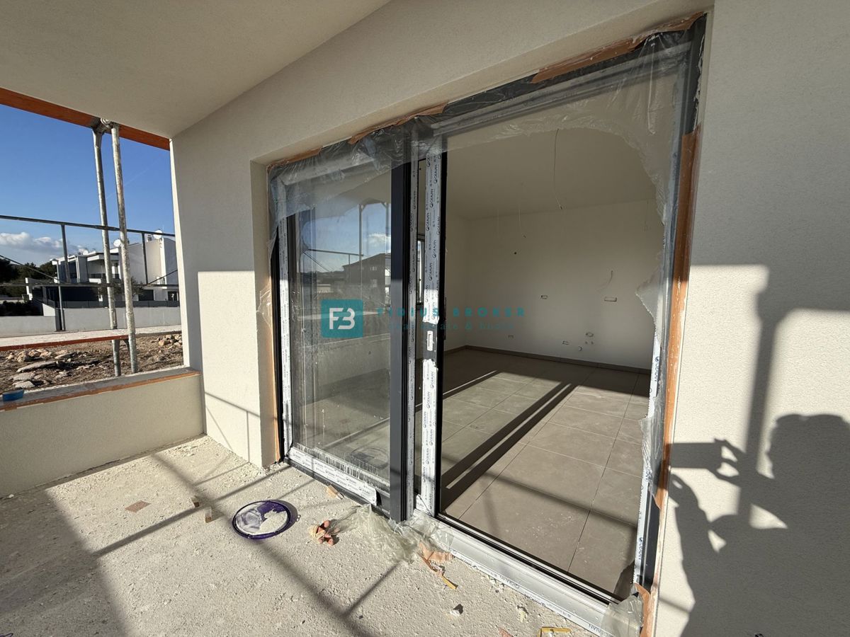 VODICE, novogradnja, moderno stanovanje, terasa, 2 spalnici