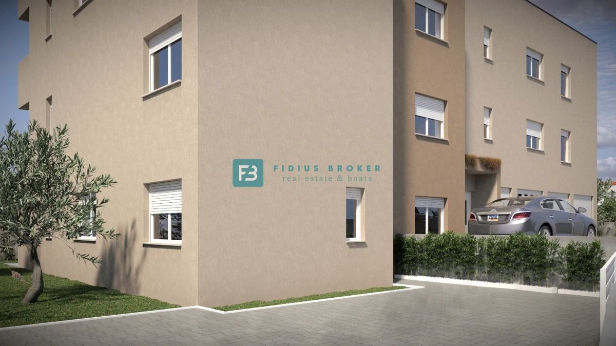 VODICE, novo, 2. nadstropje + strešna terasa, 450 m od plaže, pogled na morje, garaža, shramba