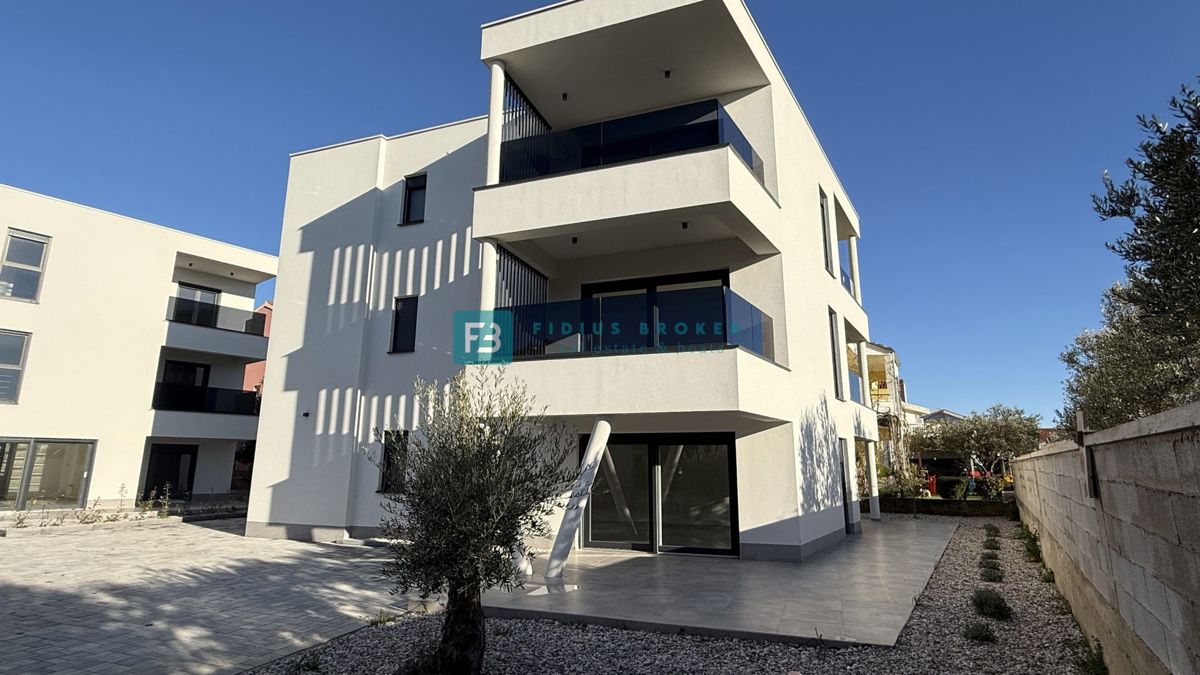 VODICE, novogradnja, vseljivo, 1. nadstropje, terasa, mirna lokacija