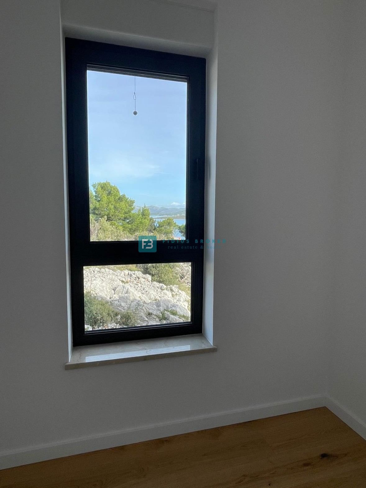 BETINA, nova, luksuzna vila, 150 m od morja, panoramski pogled, bazen, garaža