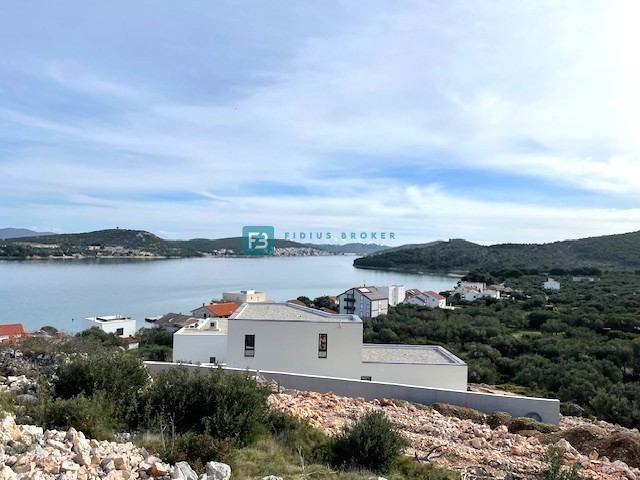 BETINA, nova, luksuzna vila, 150 m od morja, panoramski pogled, bazen, garaža