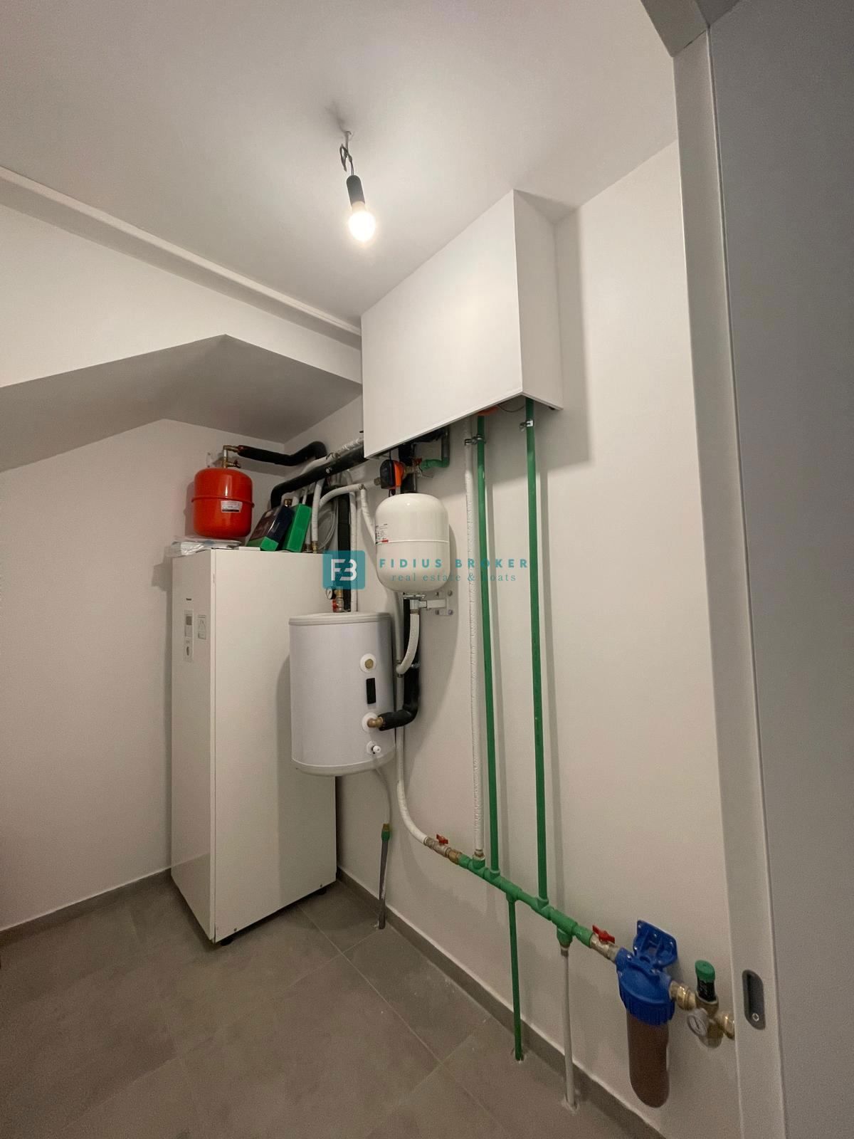 BETINA, nova, luksuzna vila, 150 m od morja, panoramski pogled, bazen, garaža