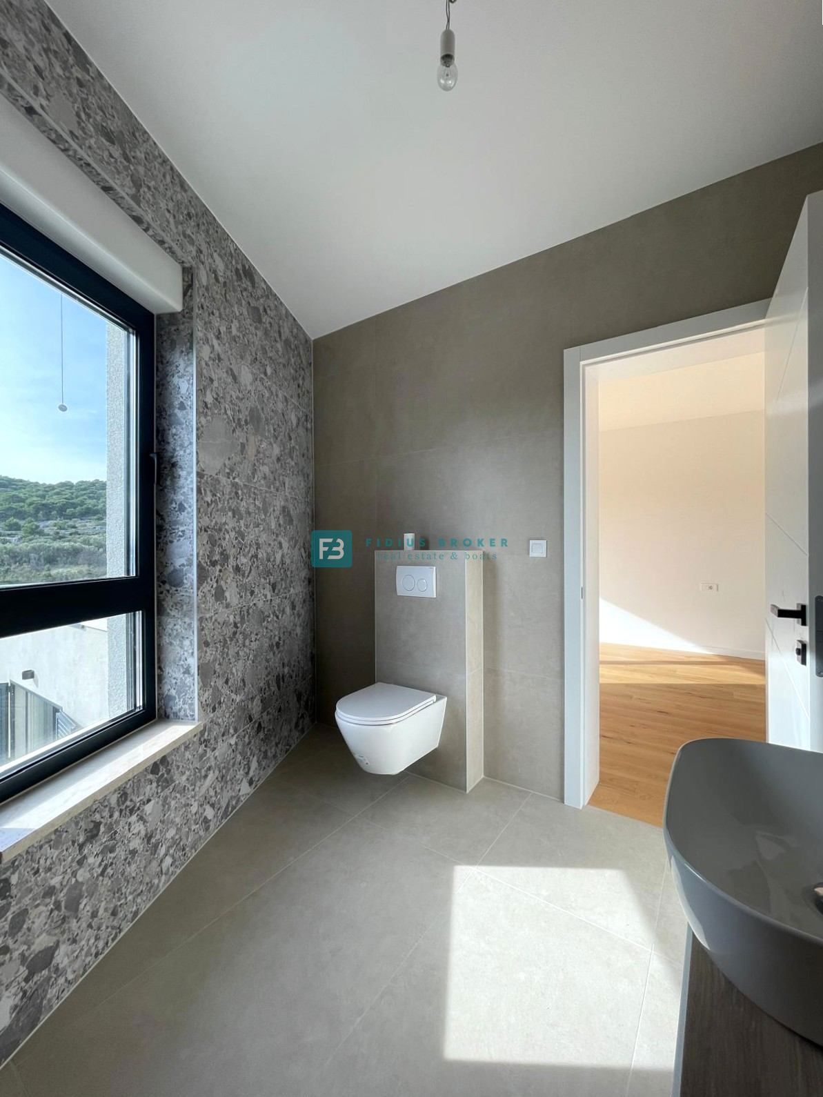 BETINA, nova, luksuzna vila, 150 m od morja, panoramski pogled, bazen, garaža