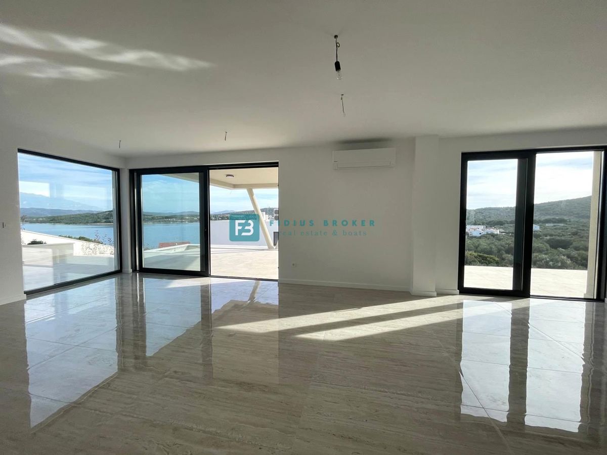 BETINA, nova, luksuzna vila, 150 m od morja, panoramski pogled, bazen, garaža