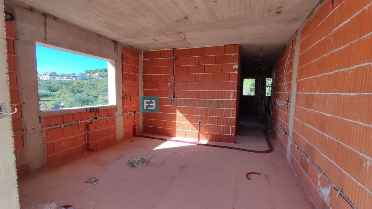 VODICE, novogradnja, 2. nadstropje, pogled na morje, 3 spalnice, shramba