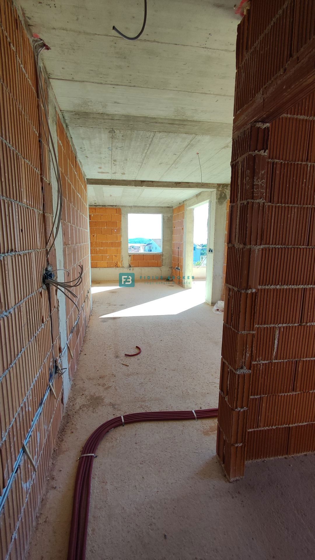 VODICE, novogradnja, 2. nadstropje, pogled na morje, 3 spalnice, shramba