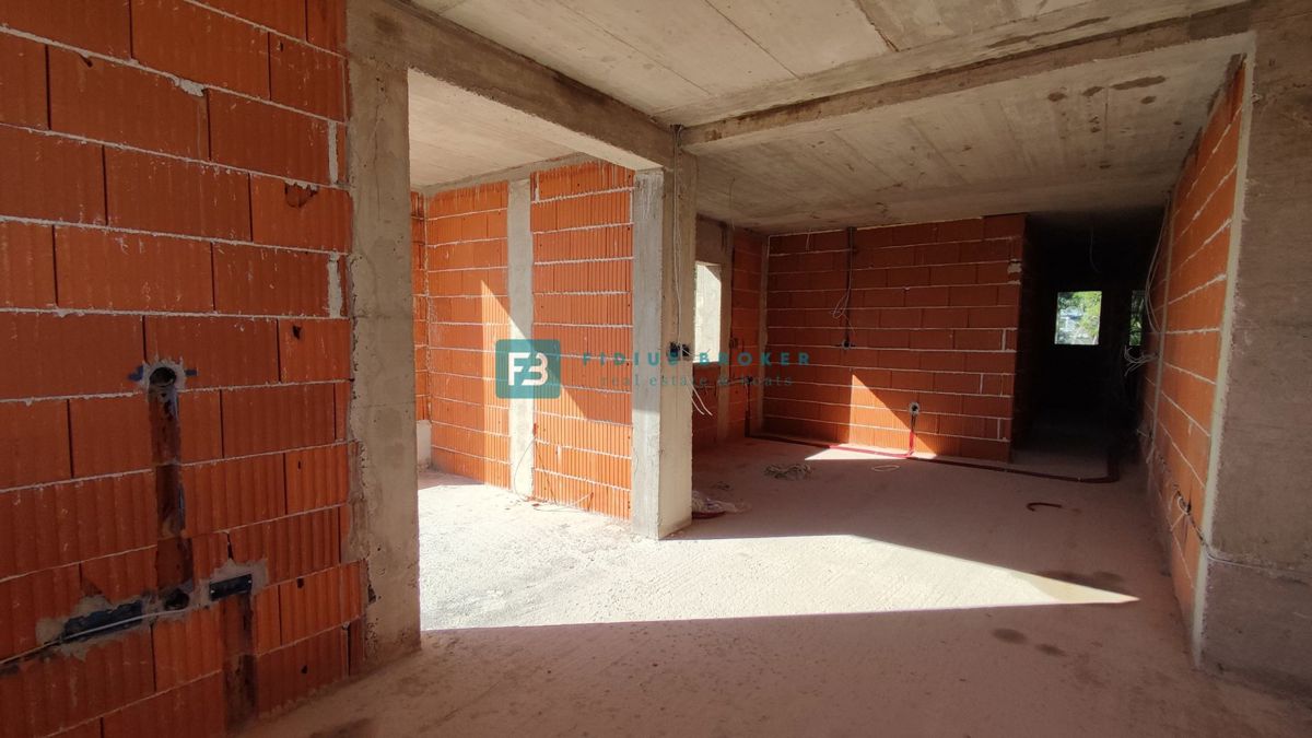 VODICE, novogradnja, 2. nadstropje, pogled na morje, 3 spalnice, shramba