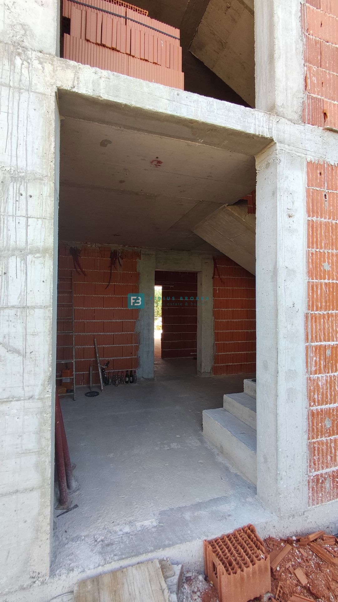 VODICE, novogradnja, 2. nadstropje, pogled na morje, 3 spalnice, shramba