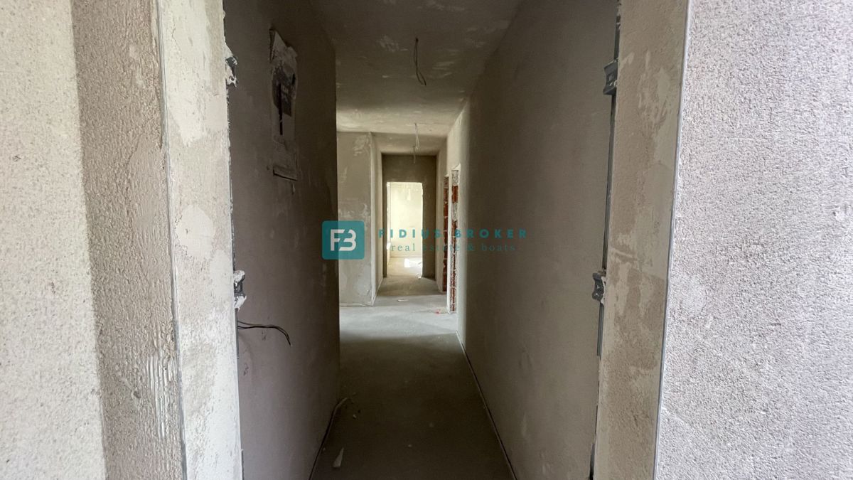 VODICE - SRIMA, novogradnja, 300 m od morja, 2. nadstropje, 3 spalnice