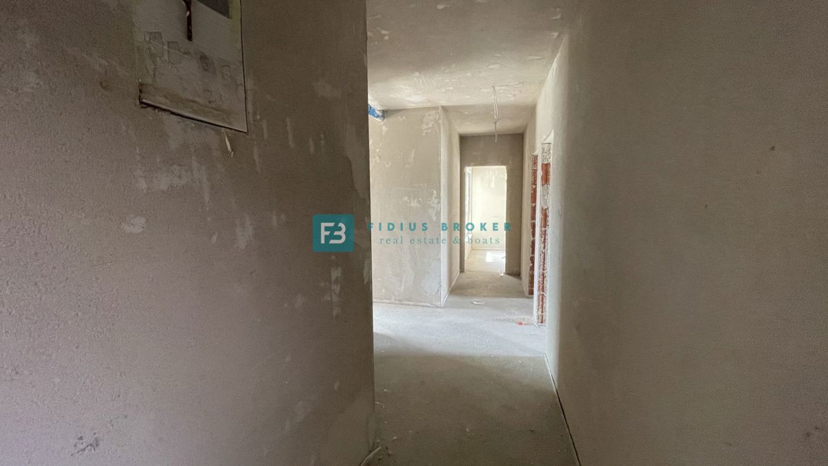 VODICE - SRIMA, novogradnja, 300 m od morja, 2. nadstropje, 3 spalnice