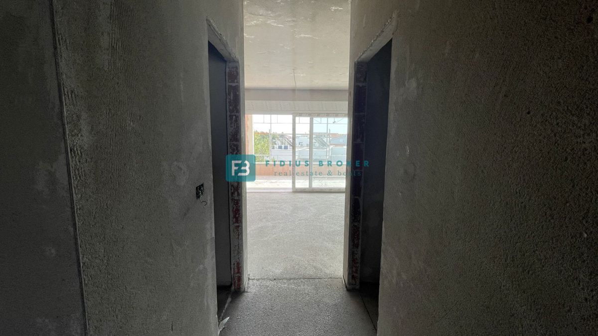 VODICE - SRIMA, novogradnja, 300 m od morja, 2. nadstropje, 3 spalnice