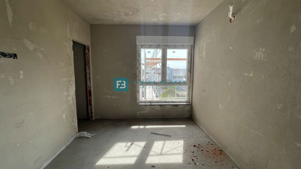 VODICE - SRIMA, novogradnja, 300 m od morja, 2. nadstropje, 3 spalnice