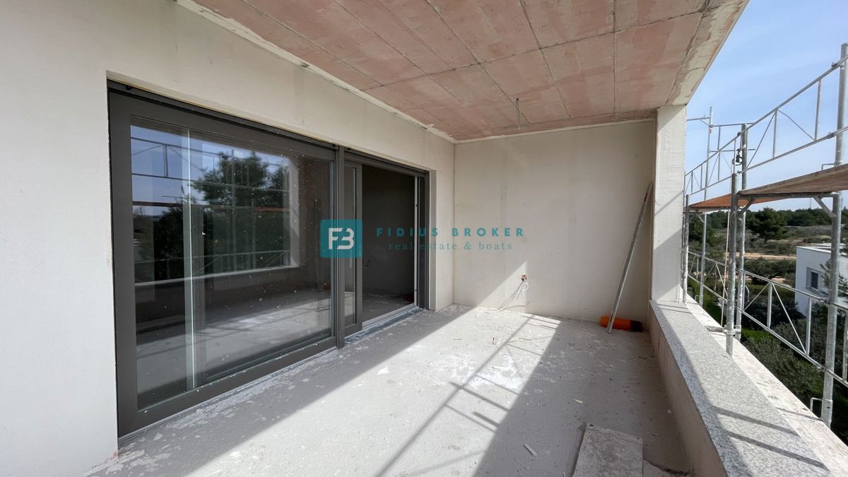 VODICE - SRIMA, novogradnja, 300 m od morja, 2. nadstropje, 3 spalnice