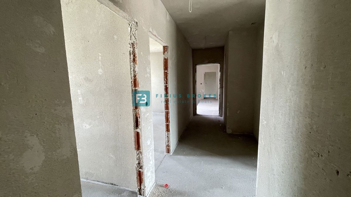 VODICE - SRIMA, novogradnja, 300 m od morja, 2. nadstropje, 3 spalnice