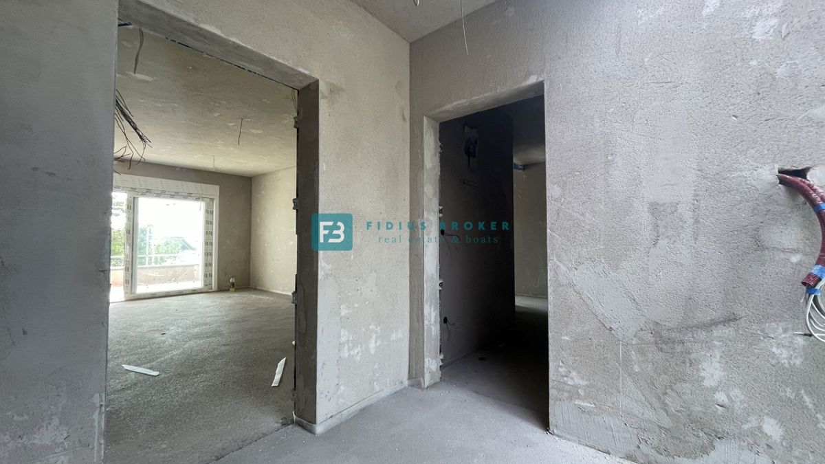 VODICE - SRIMA, novogradnja, 300 m od morja, 2. nadstropje, 3 spalnice