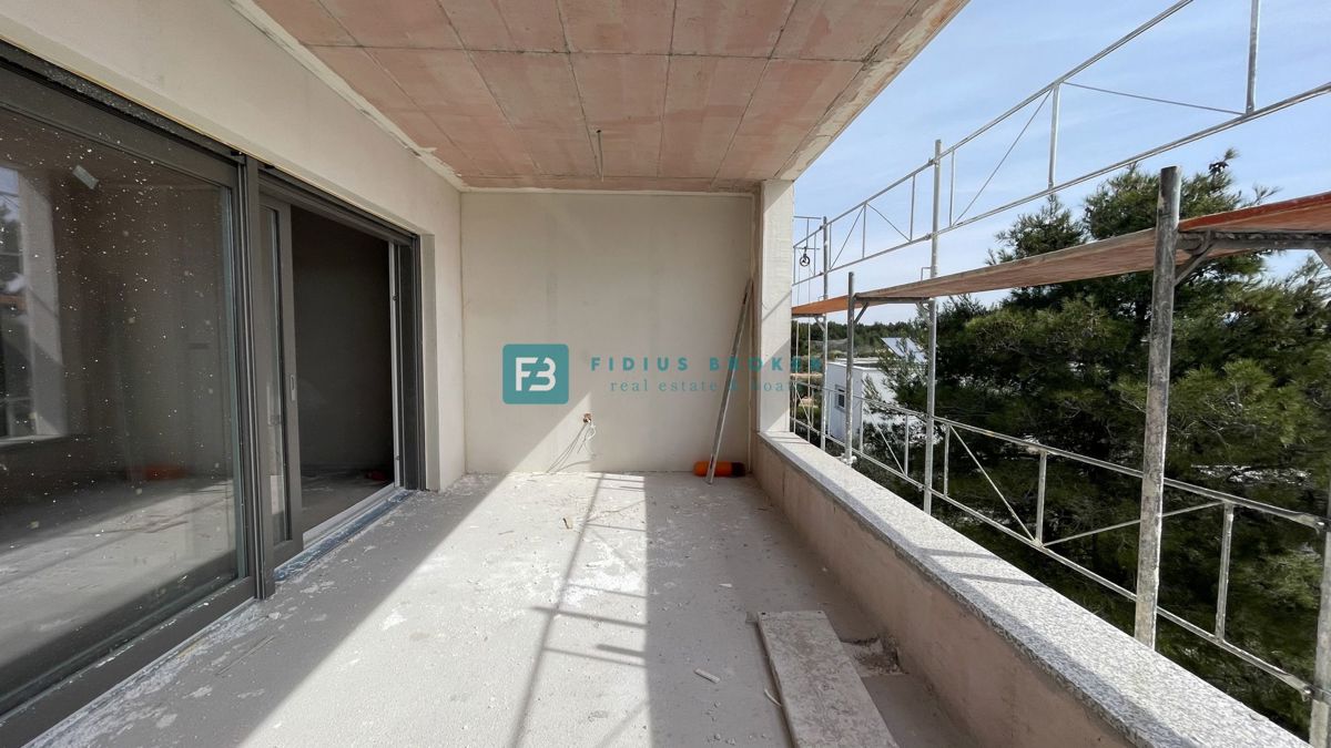 VODICE - SRIMA, novogradnja, 300 m od morja, 2. nadstropje, 3 spalnice