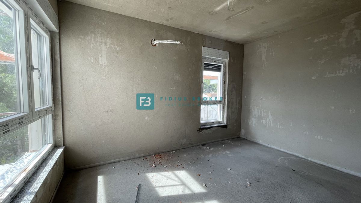 VODICE - SRIMA, novogradnja, 300 m od morja, 2. nadstropje, 3 spalnice