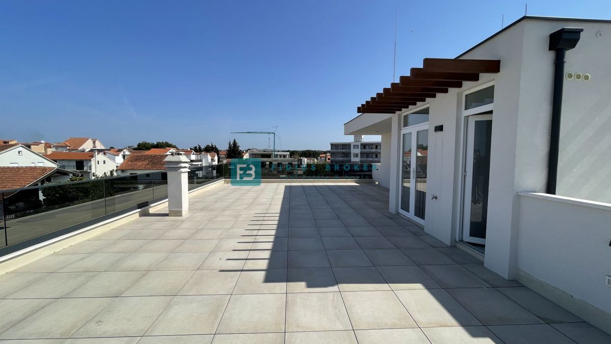 VODICE - SRIMA, novo, 2. vrsta do morja, penthouse, strešna terasa, panoramski pogled