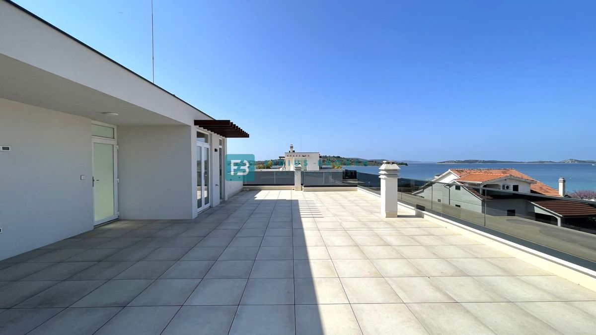 VODICE - SRIMA, novo, 2. vrsta do morja, penthouse, strešna terasa, panoramski pogled
