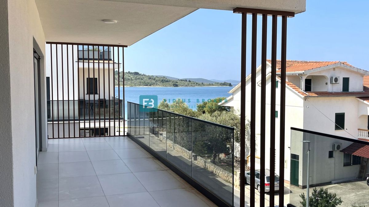 VODICE - SRIMA, novo, 2. vrsta do morja, penthouse, strešna terasa, panoramski pogled