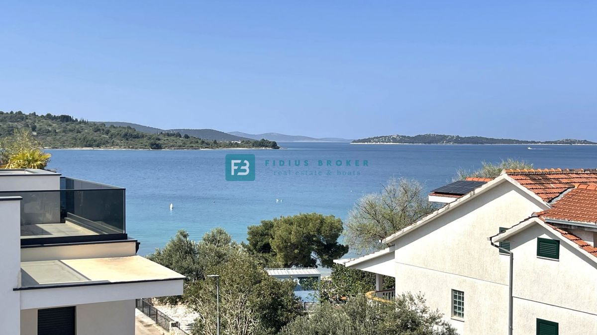 VODICE - SRIMA, novo, 2. vrsta do morja, penthouse, strešna terasa, panoramski pogled