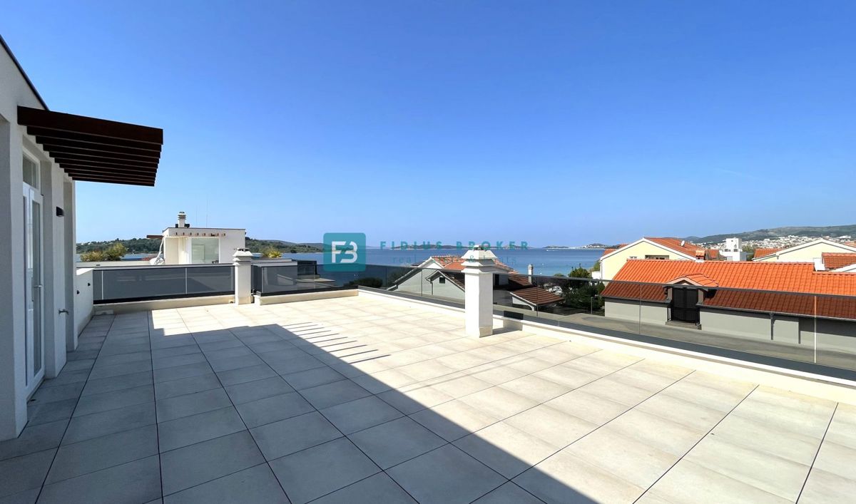 VODICE - SRIMA, novo, 2. vrsta do morja, penthouse, strešna terasa, panoramski pogled