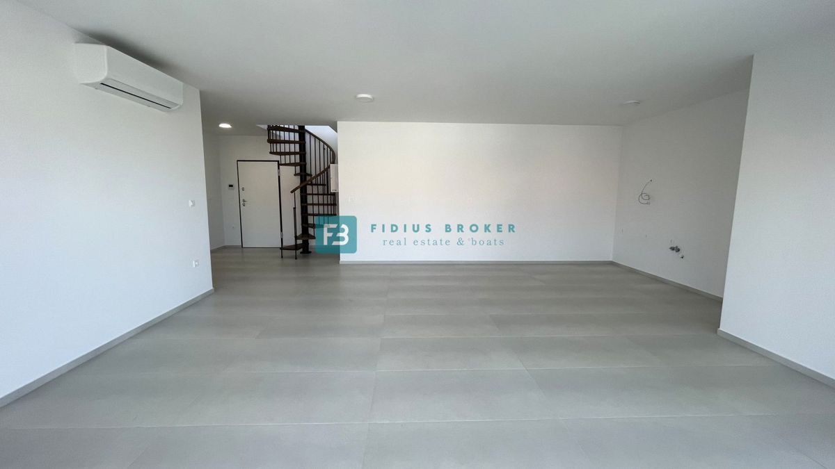 VODICE - SRIMA, novo, 2. vrsta do morja, penthouse, strešna terasa, panoramski pogled