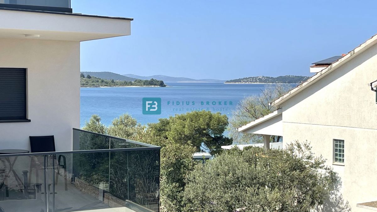 VODICE - SRIMA, novo, 2. vrsta do morja, penthouse, strešna terasa, panoramski pogled