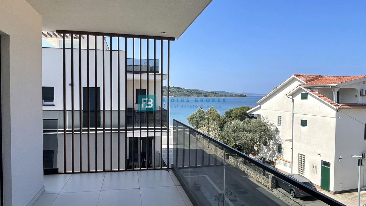 VODICE - SRIMA, novo, 2. vrsta do morja, penthouse, strešna terasa, panoramski pogled