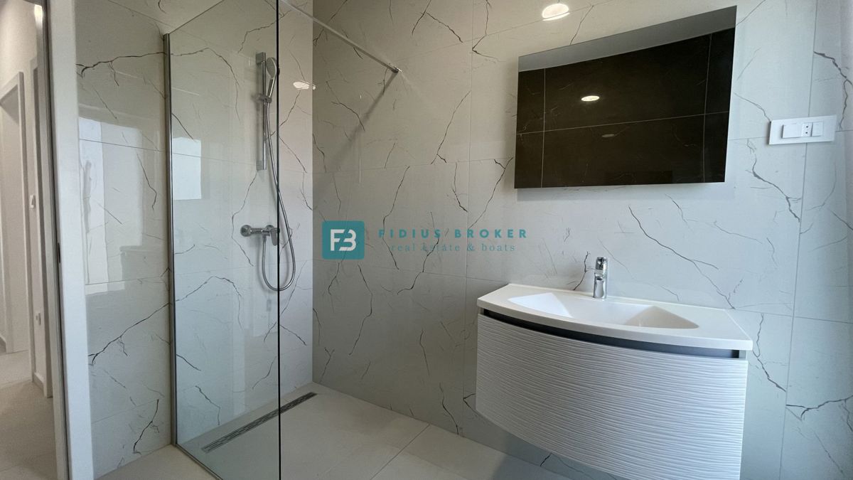 VODICE - SRIMA, novo, 2. vrsta do morja, penthouse, strešna terasa, panoramski pogled