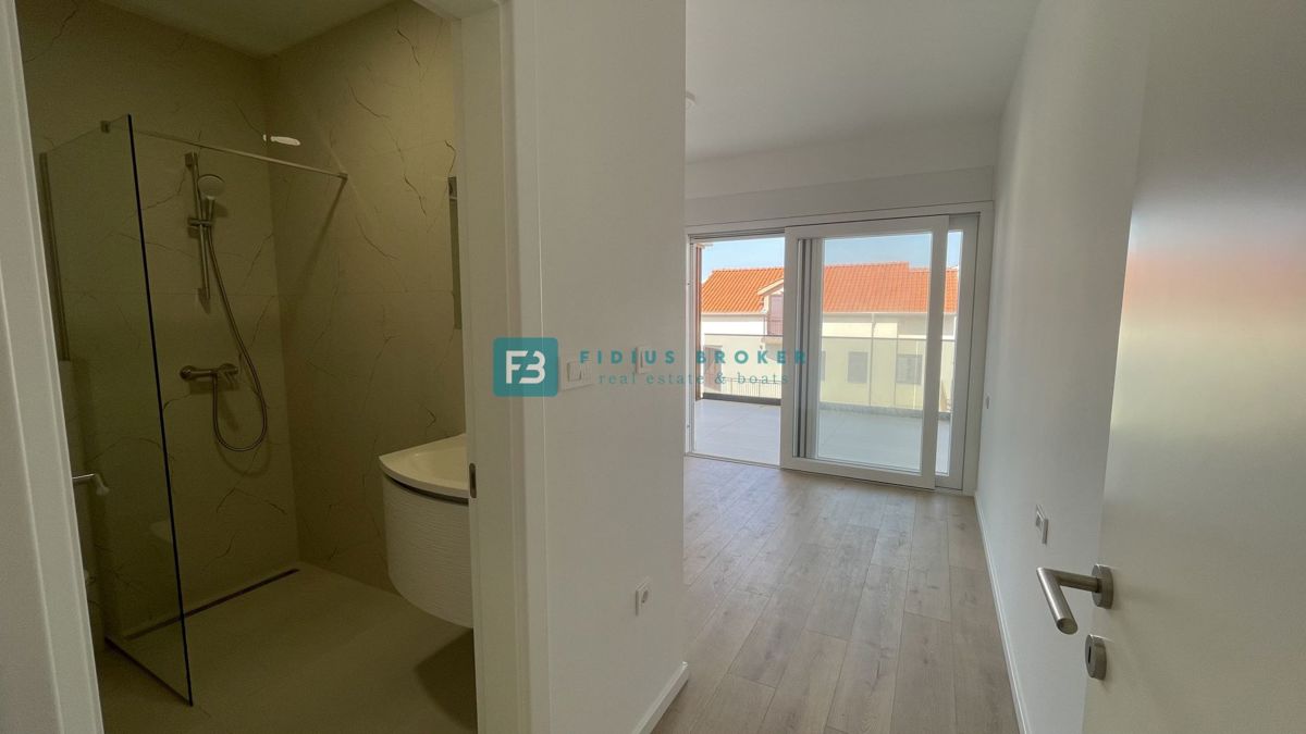 VODICE - SRIMA, novo, 2. vrsta do morja, penthouse, strešna terasa, panoramski pogled