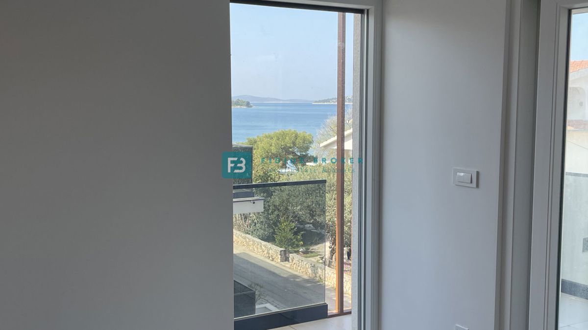 VODICE - SRIMA, novo, 2. vrsta do morja, penthouse, strešna terasa, panoramski pogled