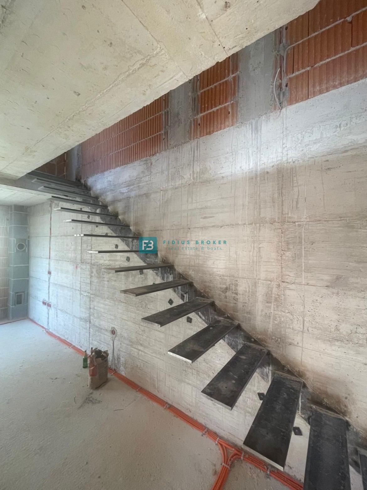 VODICE, novogradnja, dvojček, 650 m od morja, vrt 120 m2, S2