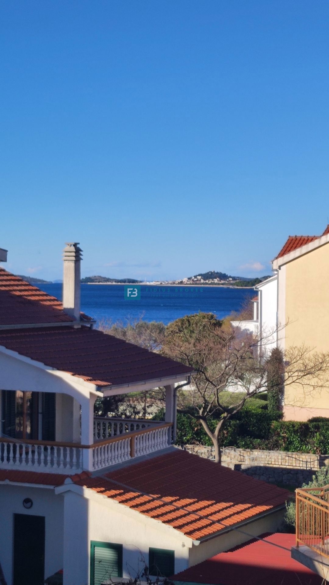 SRIMA, novo, 2. vrsta do morja, dvoetažno stanovanje, strešna terasa, S7