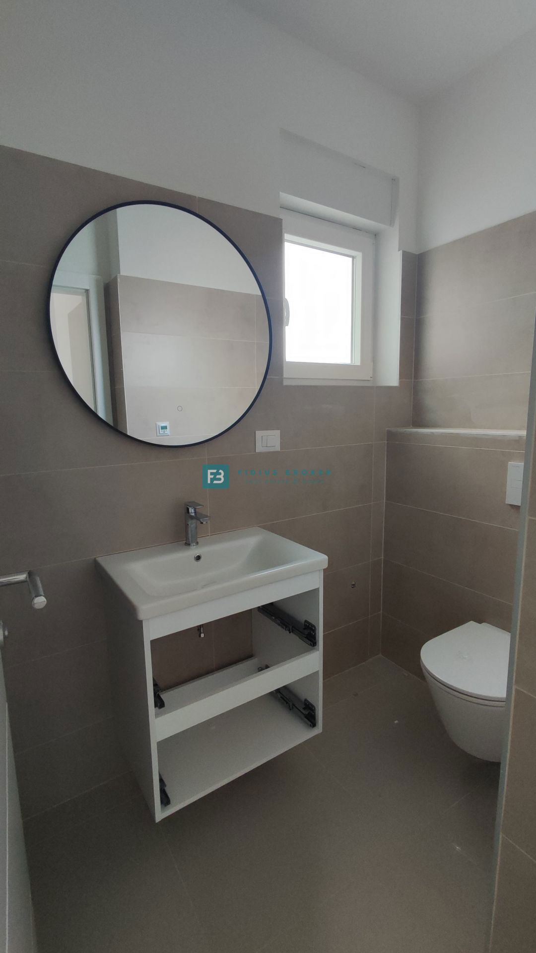 VODICE, nov projekt, moderne vrstne hiše, dvorišče, mirna lokacija, S2